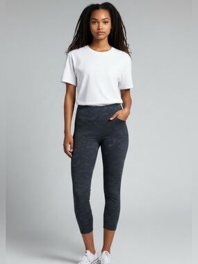 ZYIA Active Dark Gray Camo Cropped Leggings with Pockets – Size 12